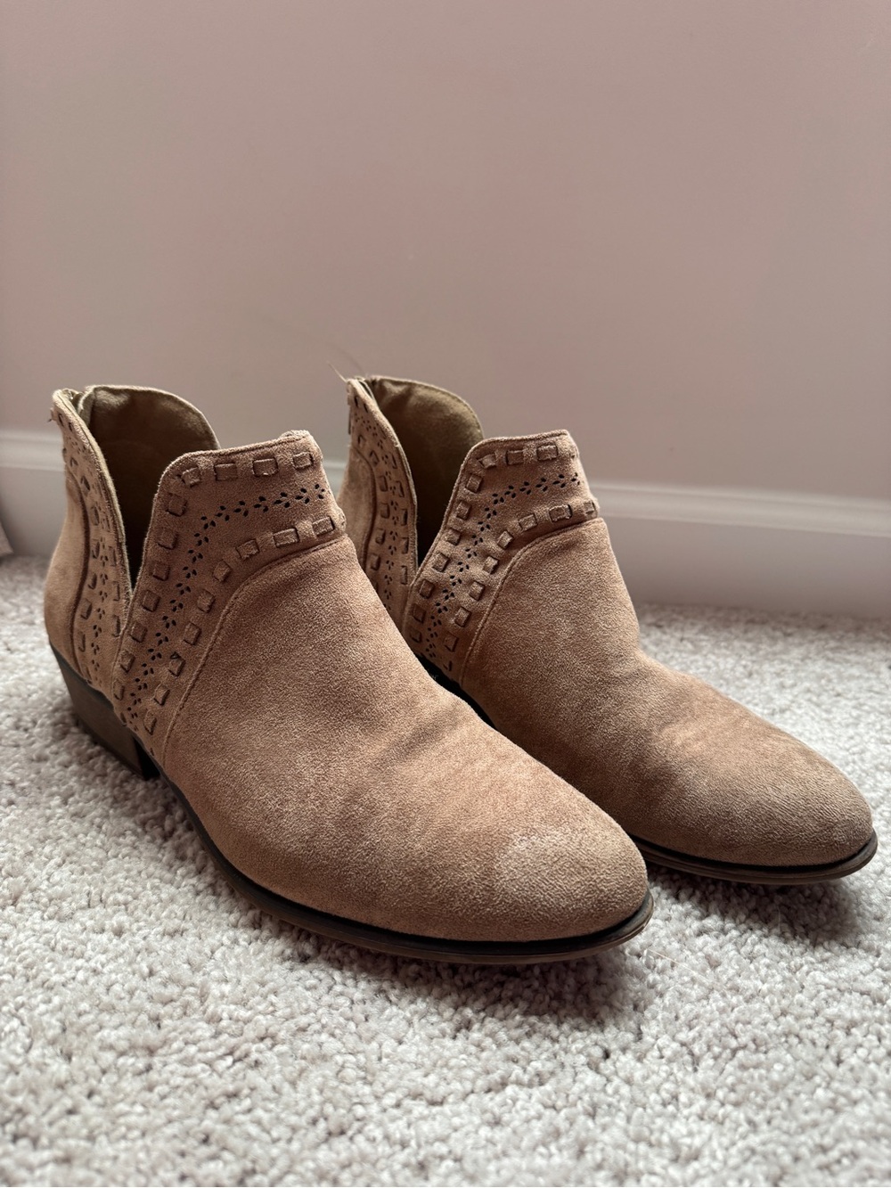 Pierre Dumas women's Suede Chukka Boots in Tan